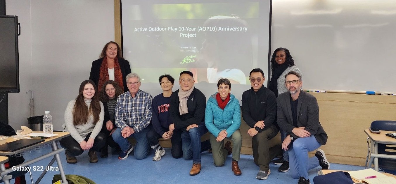 AOP10 Leadership Group working together during their Seoul meeting